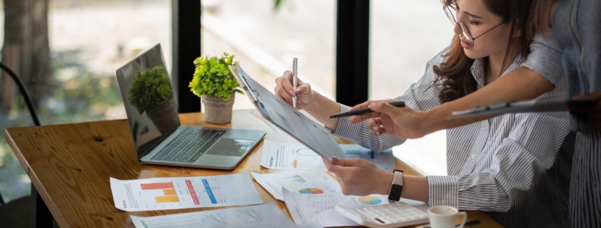 woman working finances